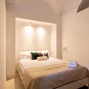 https://cortile-bellini.taorminaitalyhotels.com